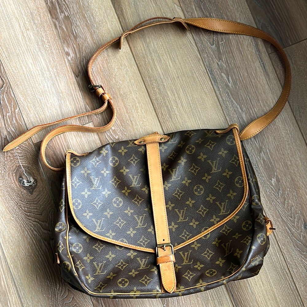 Authentic Louis Vuitton Samur 35